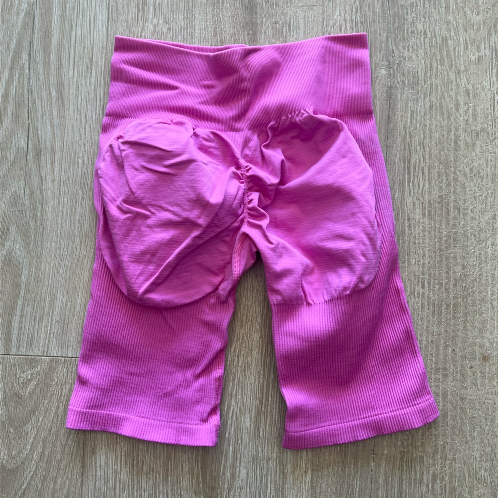 Lazuli Label - Scrunch Seamless Ribbed Contour Shorts - Size M